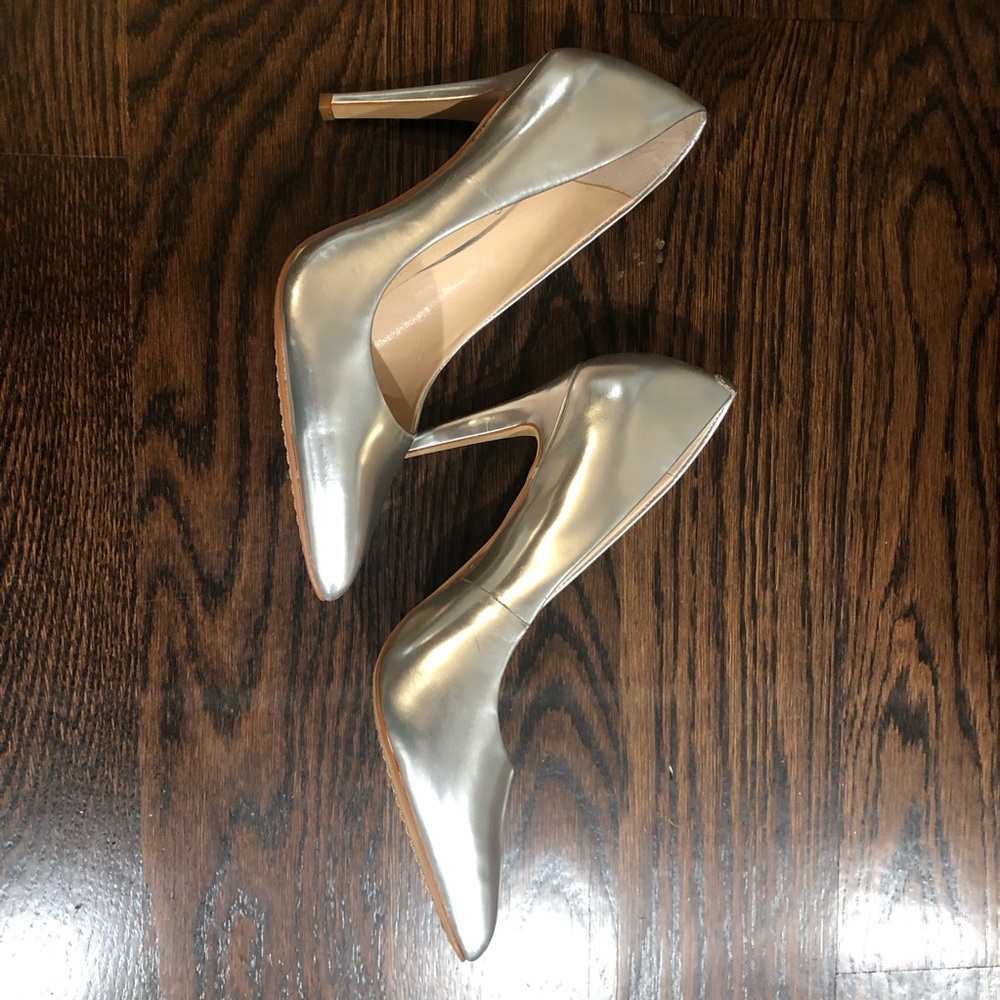 Vince Camuto VC-Kain Metallic Silver Heels Size 6 - Picture 6 of 6